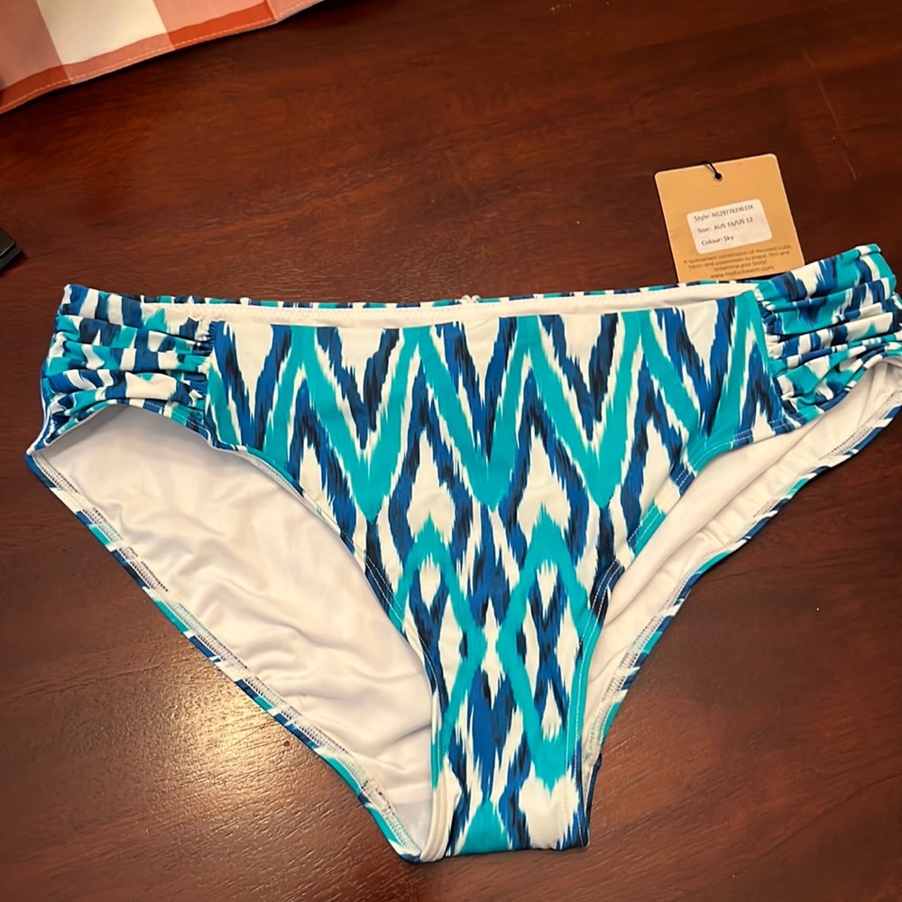 Blue/white rouche sides